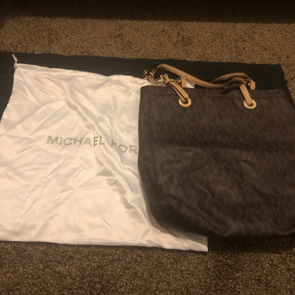 Signature Tote